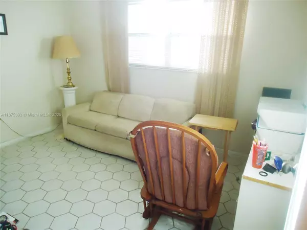 Sunrise, FL 33322,2871 E Sunrise Lakes Dr #104