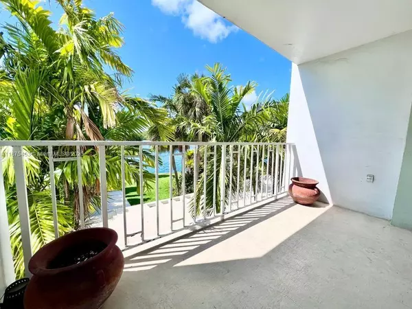 500 Bayview Dr #230, Sunny Isles Beach, FL 33160