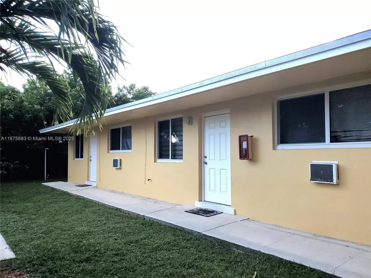 Dania Beach, FL 33004,26 SE 3rd Ter #2