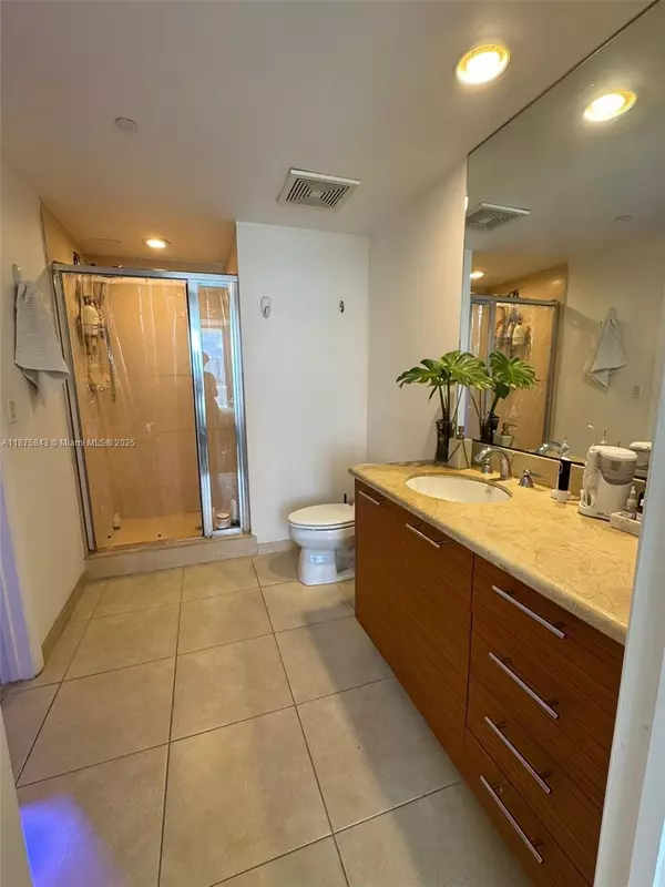 Miami, FL 33132,50 Biscayne Blvd #3205