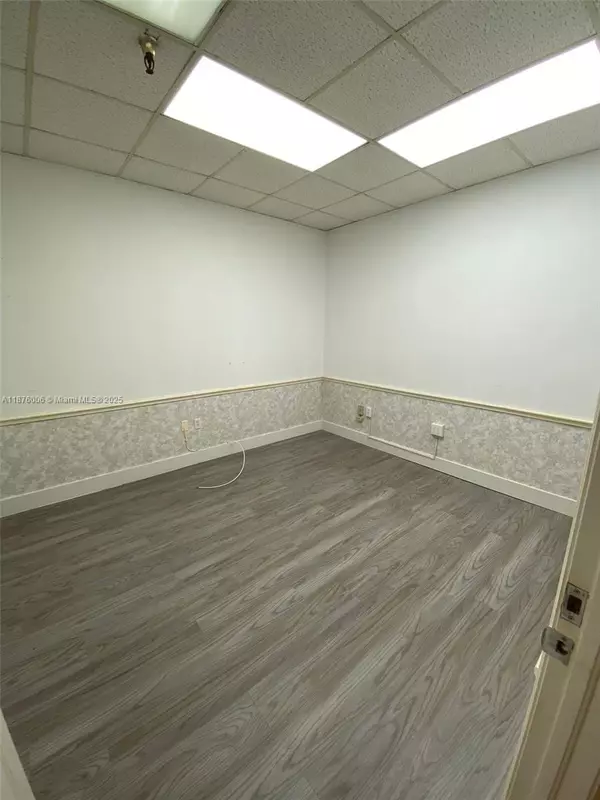 Miami Springs, FL 33166,5245 NW 36th St #221