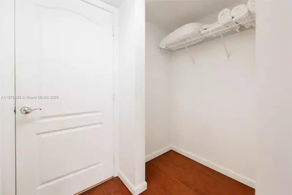 Miami, FL 33131,1200 Brickell Bay Dr #1720