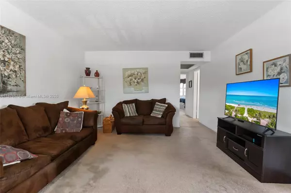 Deerfield Beach, FL 33442,431 Markham T #431