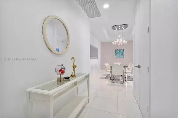 Sunny Isles Beach, FL 33160,15811 Collins Ave #1205