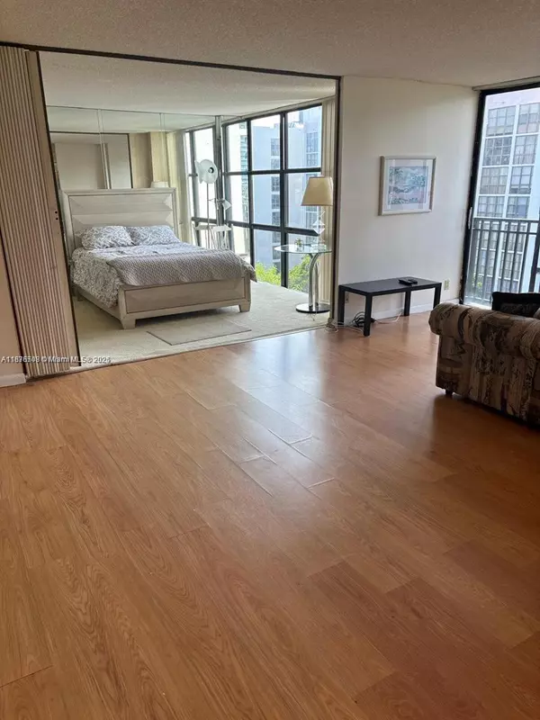 Sunny Isles Beach, FL 33160,17011 N Bay Rd #805