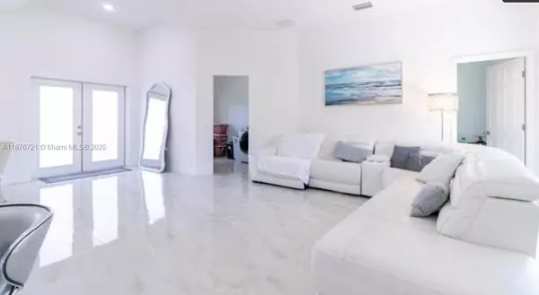 Naples, FL 34117,3302 DESOTO BLVD S