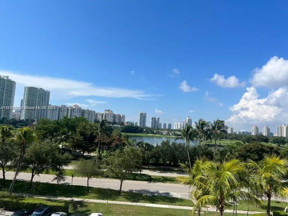 Aventura, FL 33180,3675 N Country Club Dr #507