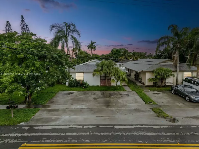 19 SE 4th Ter #1-2, Dania Beach, FL 33004