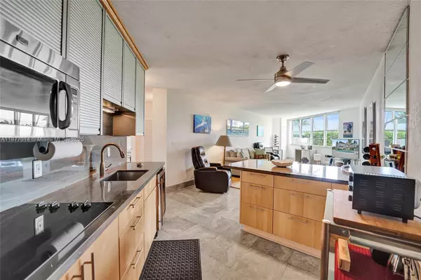 Hallandale Beach, FL 33009,1936 S Ocean Dr #20D