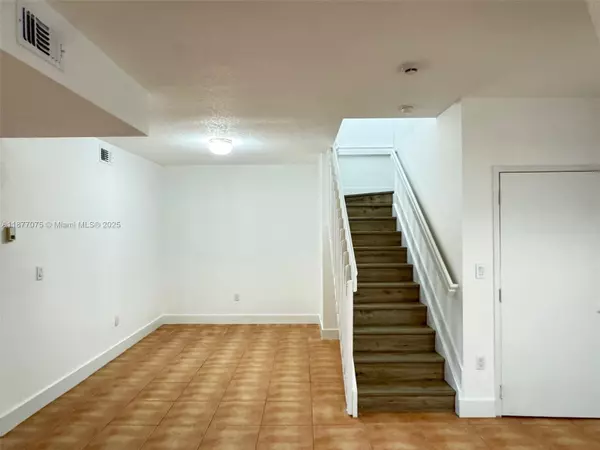 Miami, FL 33176,10170 SW 88th St #305