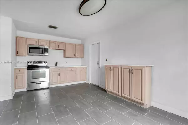Pompano Beach, FL 33060,921 NW 5th Ave