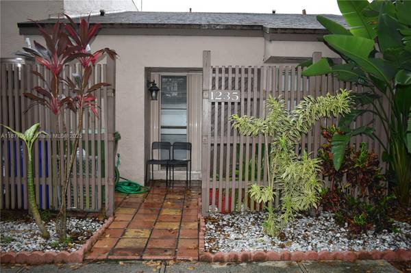 1235 NW 122nd Ter, Pembroke Pines, FL 33026