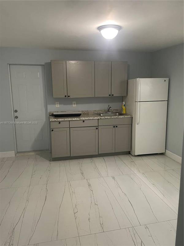 2785 NW 59th St #2, Miami, FL 33142