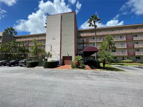 2106 S Cypress Bend Dr #107, Pompano Beach, FL 33069