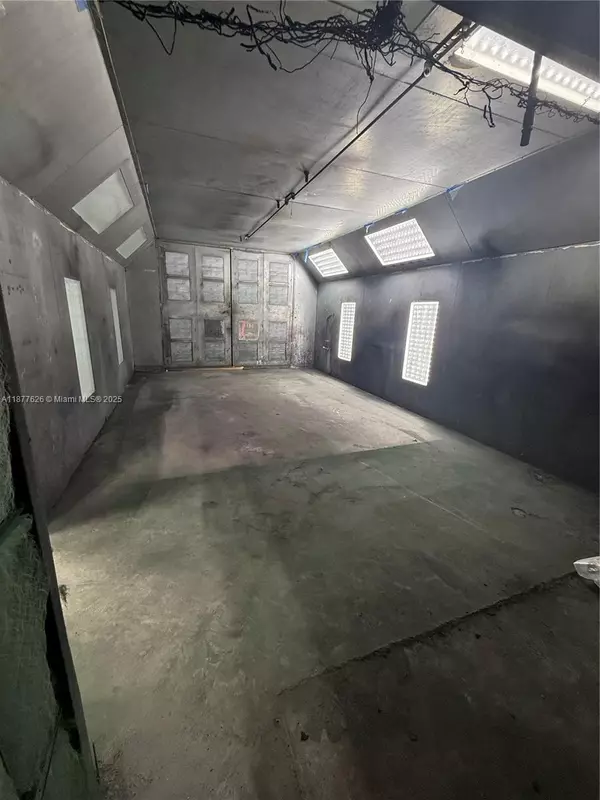 Miami, FL 33150,572 NW 72nd St