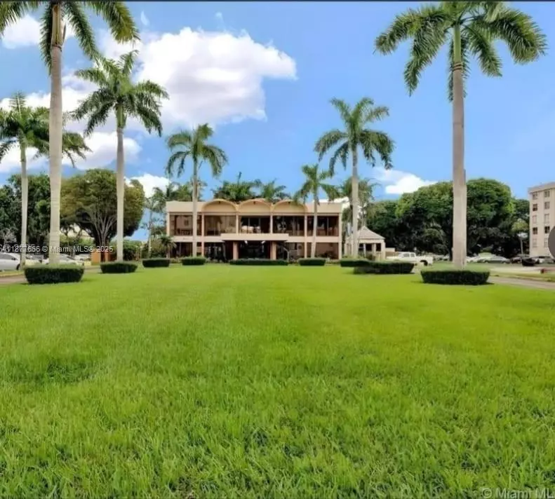 Miami, FL 33172,9320 Fontainebleau Blvd #513