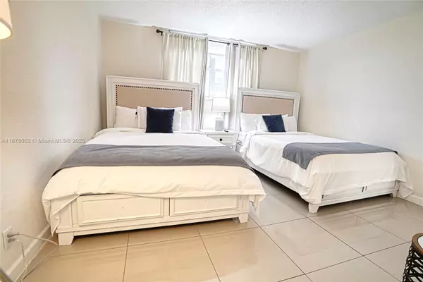 Hollywood, FL 33019,4001 S Ocean Dr #11J
