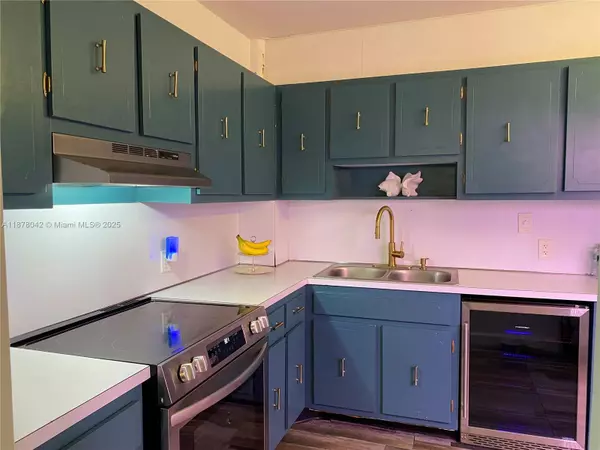 Hollywood, FL 33021,4200 Hillcrest Dr #303