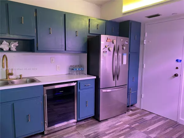 Hollywood, FL 33021,4200 Hillcrest Dr #303