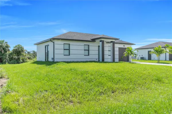 Lehigh Acres, FL 33974,711 ROMA AVE S