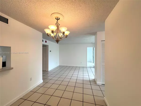Miami, FL 33175,11780 SW 18th St #203-2