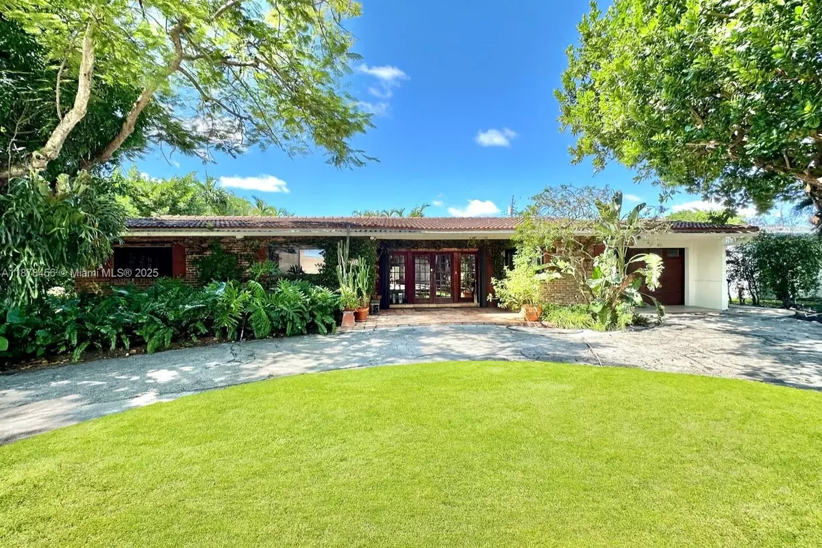 North Miami, FL 33181,12430 Keystone Island Dr