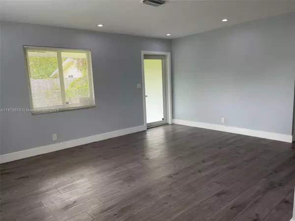 Wilton Manors, FL 33334,105 - 107 NE 30th Ct #1 & 2