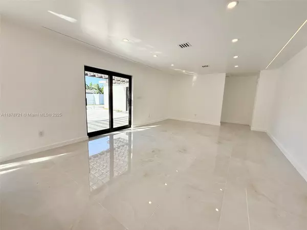 Hollywood, FL 33021,3322 Coolidge St