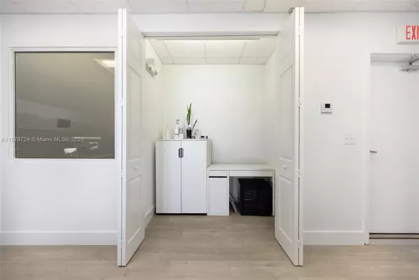 Coral Gables, FL 33134,1805 Ponce De Leon Blvd #310