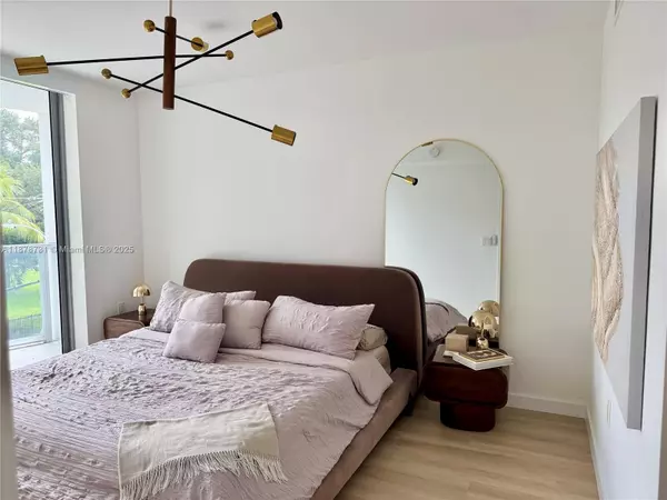 North Miami Beach, FL 33181,13800 Highland Dr #307