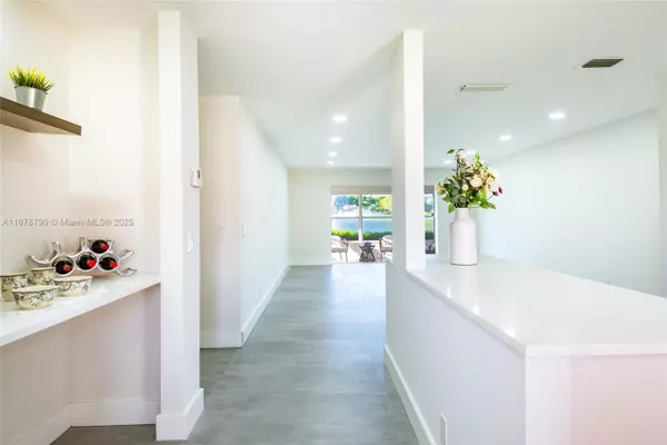 Lake Worth, FL 33467,604 Laconia Cir #B