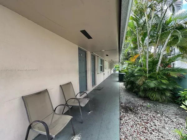 Miramar, FL 33023,6040 SW 26th St #2