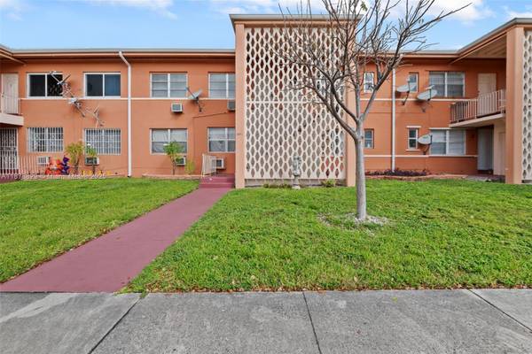 3571 SW 10th St #10B, Miami, FL 33135