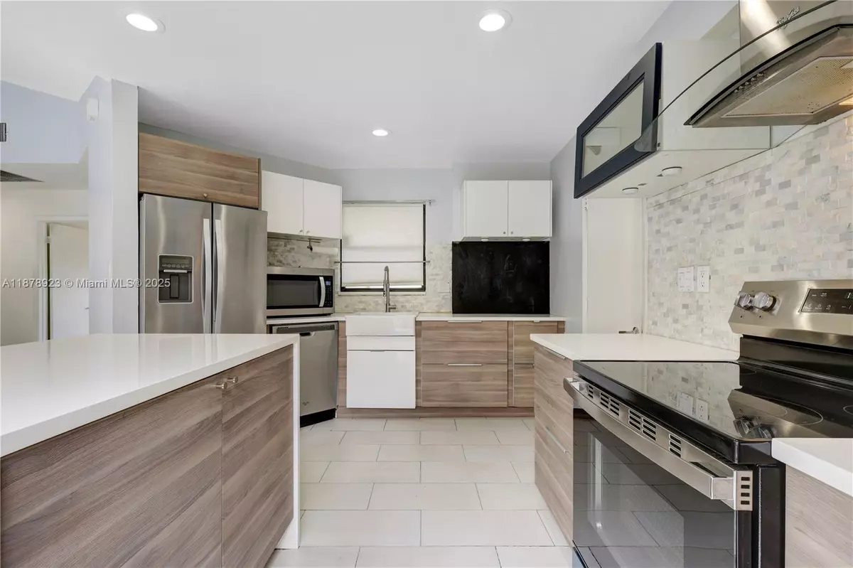 Pembroke Pines, FL 33025,640 SW 113th Ter