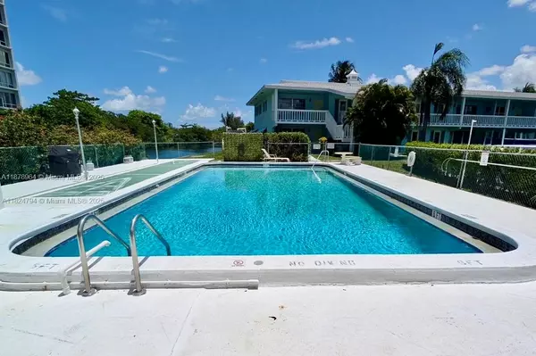 Pompano Beach, FL 33060,930 SE 9th Ave #8