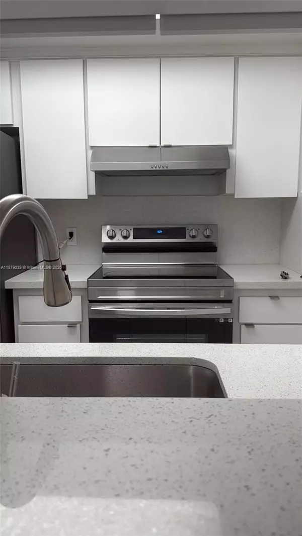 Doral, FL 33166,8100 Geneva Ct #146