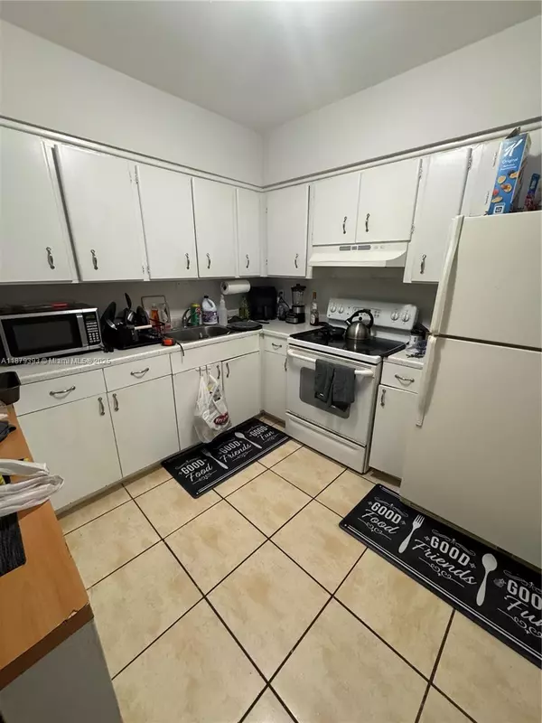 Oakland Park, FL 33334,216 NE 41st St #216