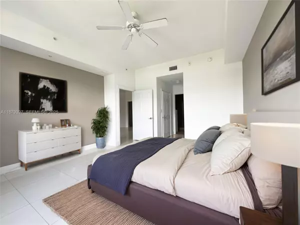 Aventura, FL 33180,3001 NE 185th St #411