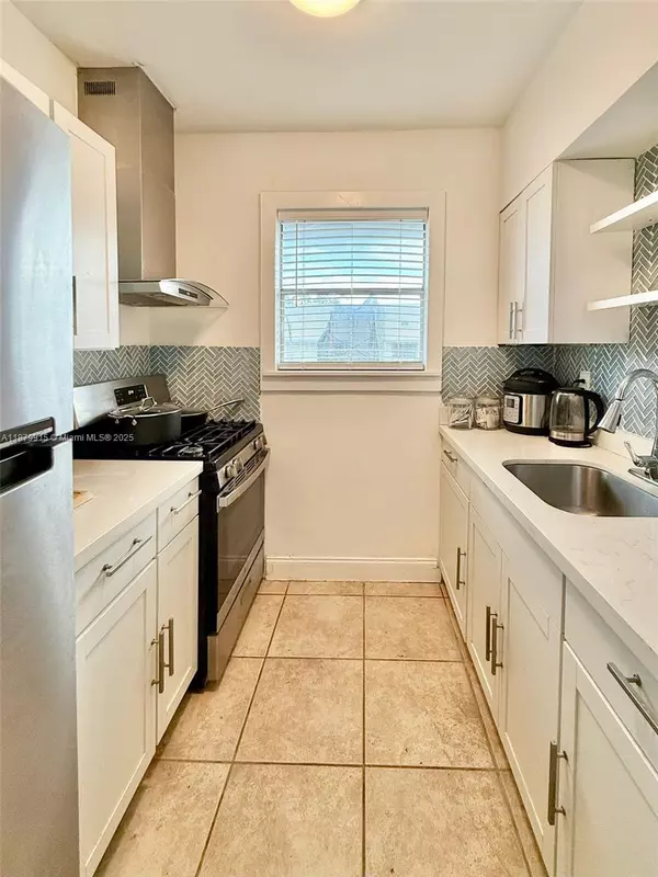 Miami Beach, FL 33139,900 Jefferson Ave #10