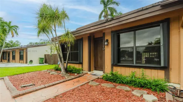 Pembroke Pines, FL 33026,2290 Oak Ct