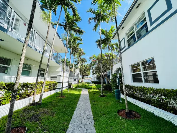 Miami Beach, FL 33141,946 Bay Dr #11
