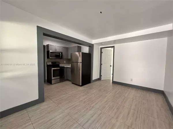 Hollywood, FL 33020,1928 Wilson St #3