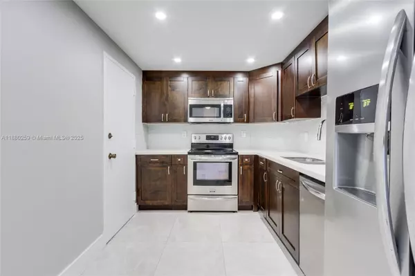 Sunny Isles Beach, FL 33160,500 Bayview Dr #1727
