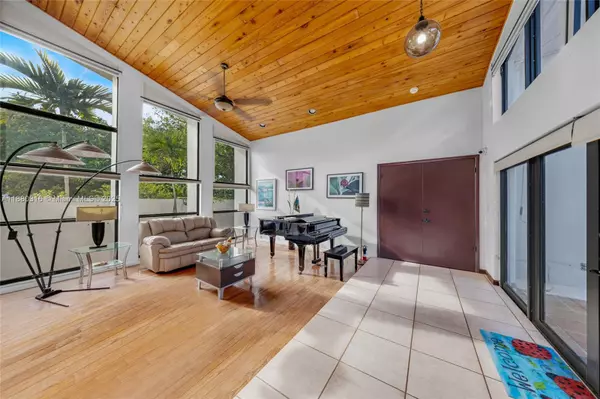 Miami, FL 33176,10204 SW 96th Ct