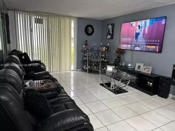 Hialeah Gardens, FL 33016,10000 NW 80th Ct #2109
