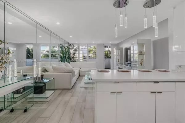 100 Lincoln Rd #323, Miami Beach, FL 33139