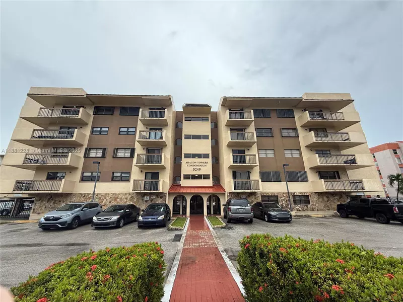 5249 NW 7th St #116, Miami, FL 33126