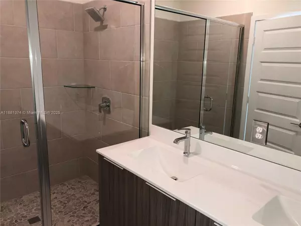 Doral, FL 33166,4937 NW 84th Ave
