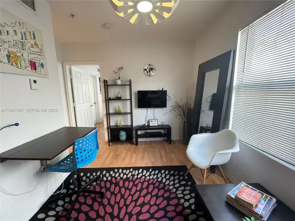 Miami Beach, FL 33141,7326 Collins Ave #207