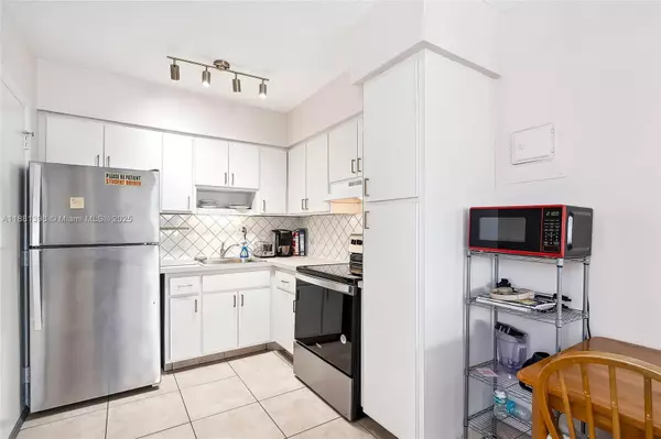 Hollywood, FL 33020,1824 Monroe St #10